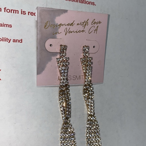🍂NWT adorable jeweled dangling earrings! - Picture 2 of 5